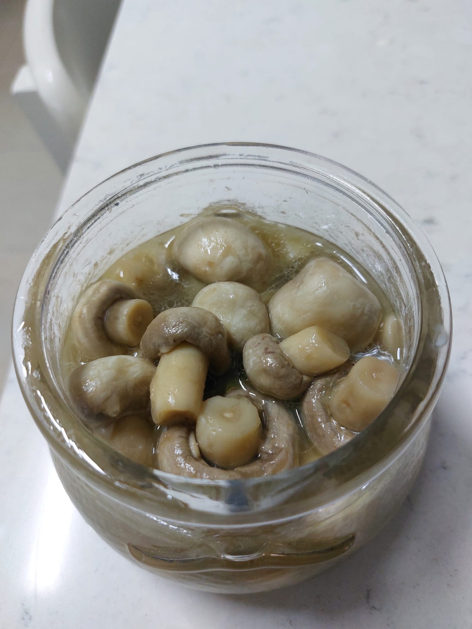 Маринованные шампиньоны (светлые)