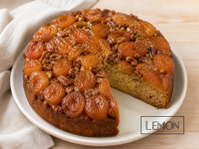 Пирог-перевёртыш с курагой и пеканом
