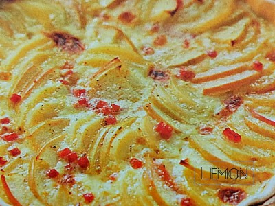 Картофельная запеканка с яблоками и варёной ветчиной